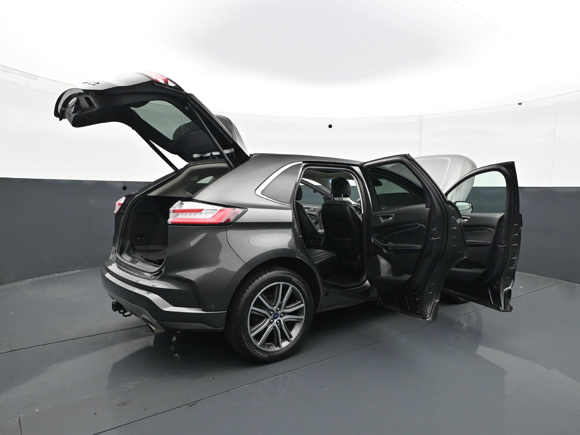 Used 2019 Ford Edge Titanium w/ Equipment Group 301A AWD/4WD image 33