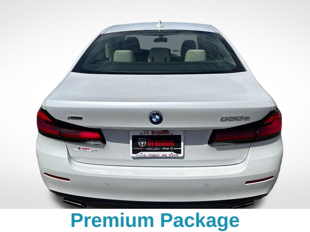 Used 2022 BMW 530e xDrive w/ Premium Package AWD/4WD image 5