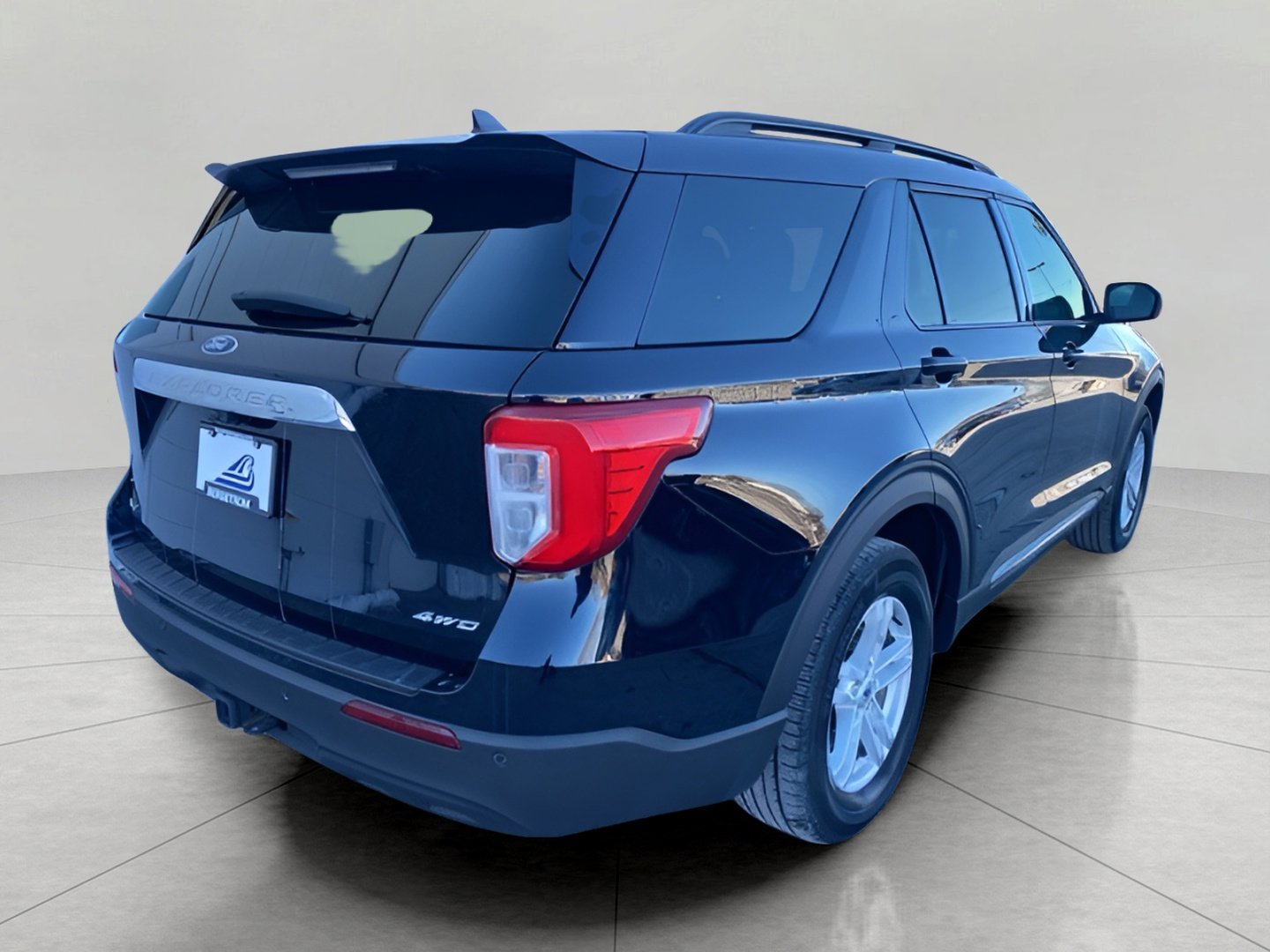 Certified 2023 Ford Explorer XLT w/ Class IV Trailer Tow Package image 5