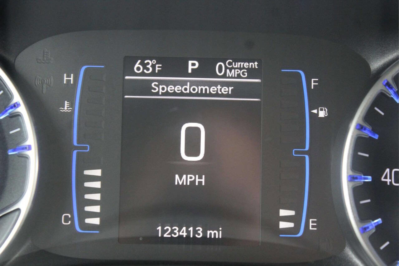 Used 2020 Chrysler Pacifica Touring-L FWD image 28