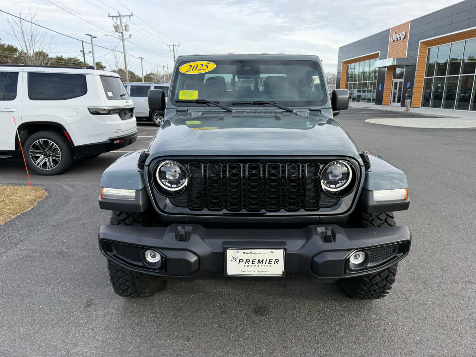 Used 2025 Jeep Gladiator Sport image 2