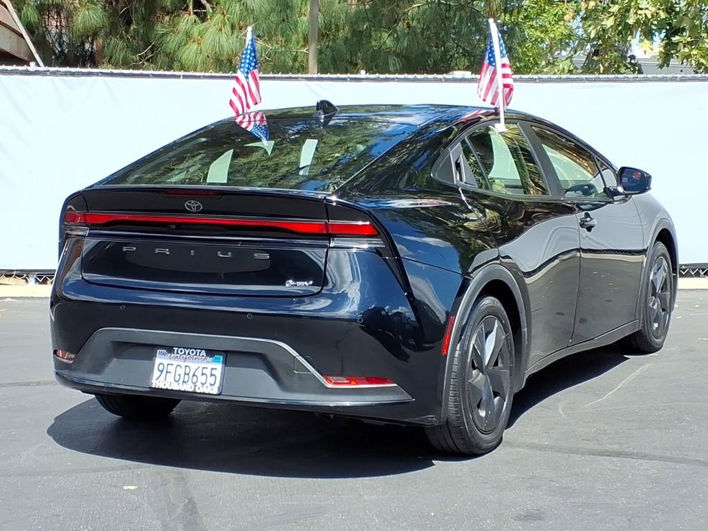 Used 2023 Toyota Prius LE FWD image 4