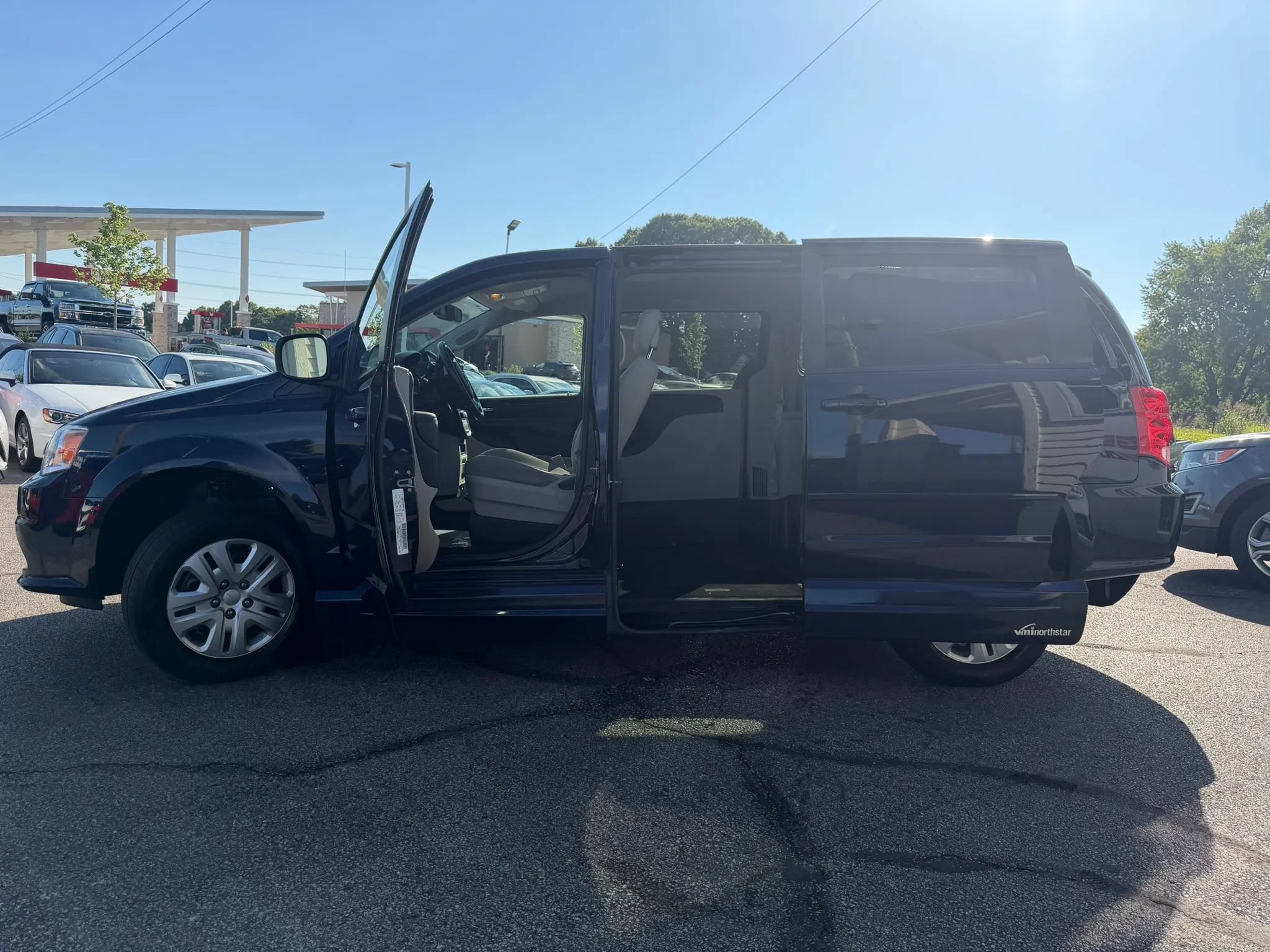 Used 2014 Dodge Grand Caravan SE w/ Quick Order Package 29E SE FWD image 11