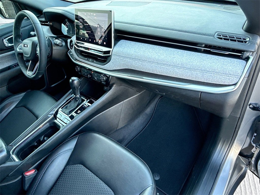 Used 2023 Jeep Compass Latitude image 33