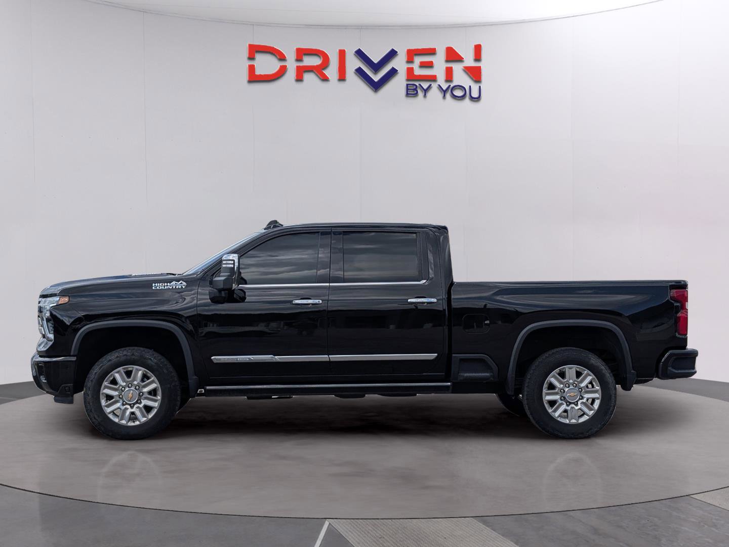 Used 2024 Chevrolet Silverado 2500 High Country w/ Technology Package image 2