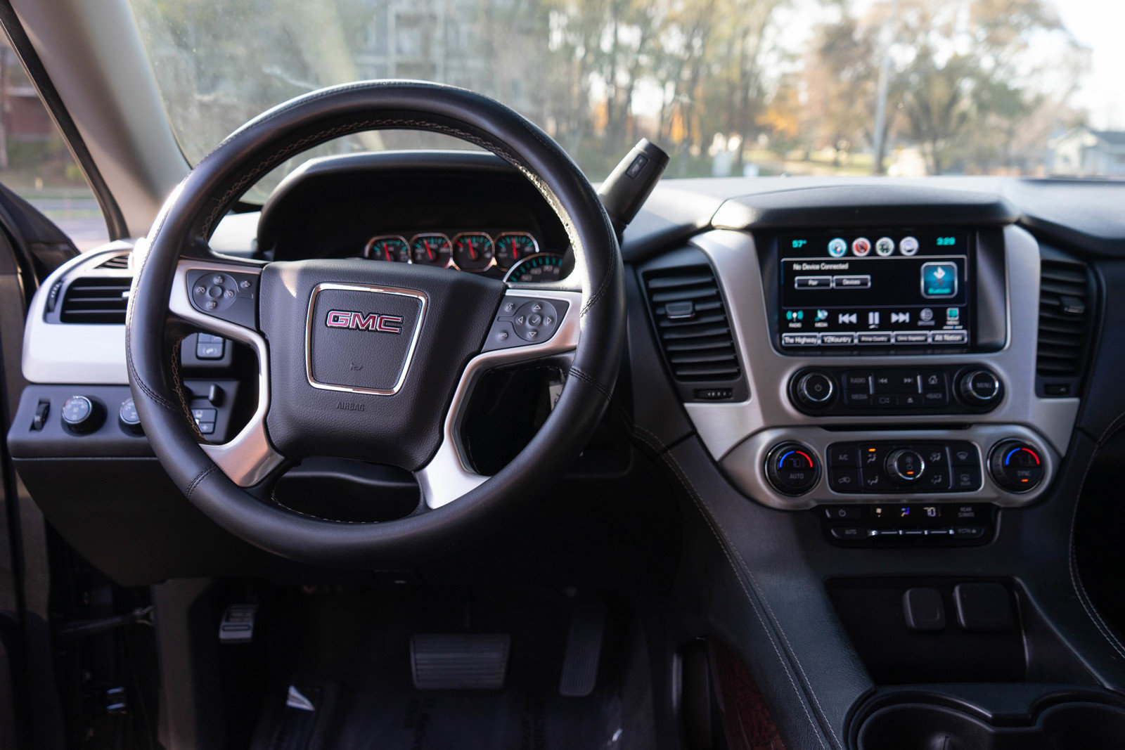 Used 2020 GMC Yukon SLE w/ SLE Value Package image 12