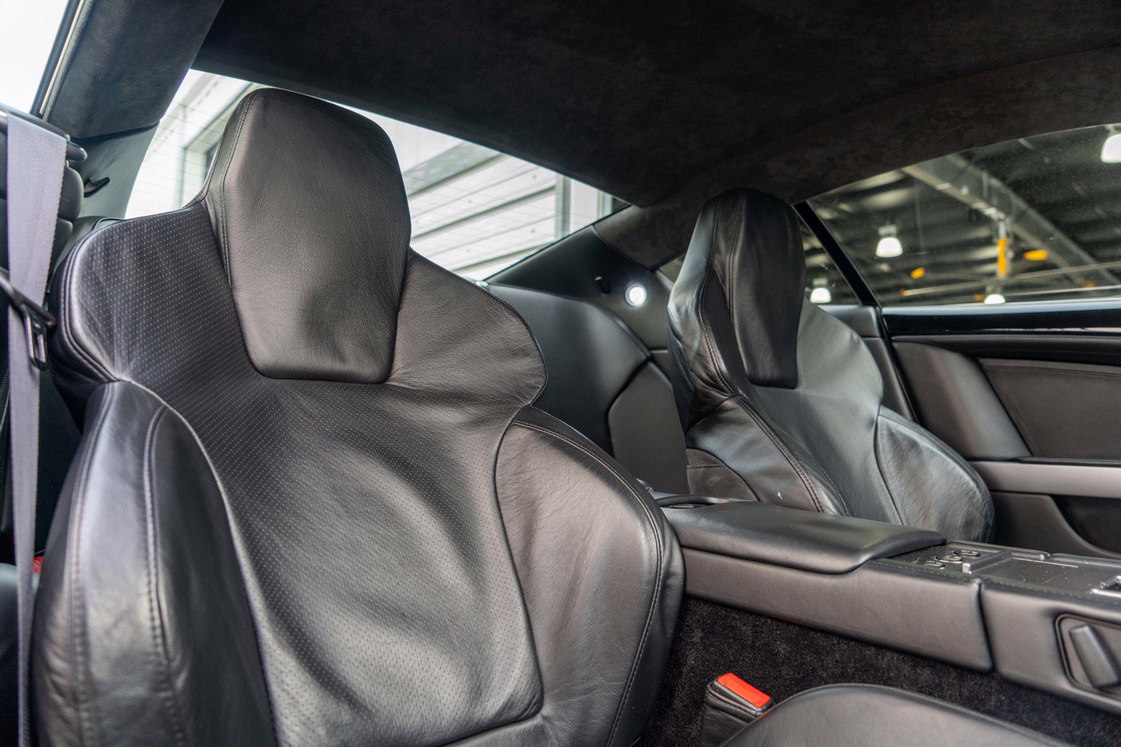 Used 2006 Aston Martin DB9 Coupe RWD image 31