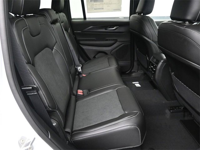 New 2025 Jeep Grand Cherokee Altitude image 14
