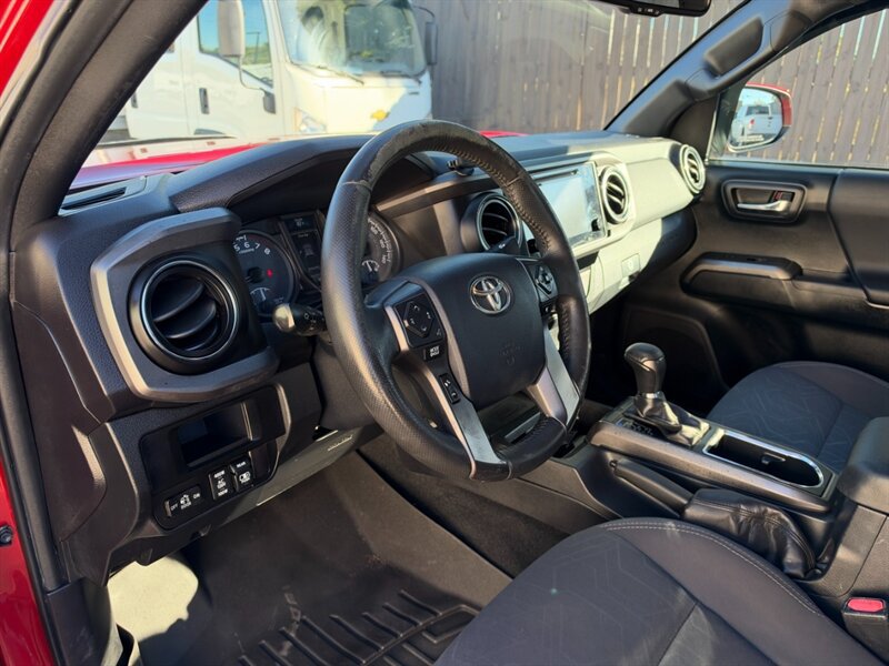 Used 2017 Toyota Tacoma TRD Off-Road AWD/4WD image 20