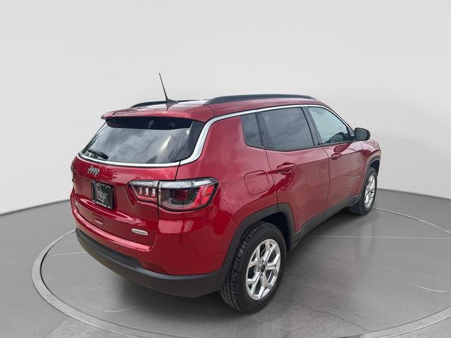 Used 2025 Jeep Compass Latitude w/ Convenience Group AWD/4WD image 8