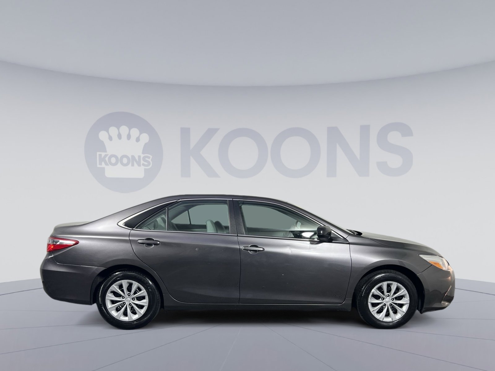 Used 2016 Toyota Camry LE image 7