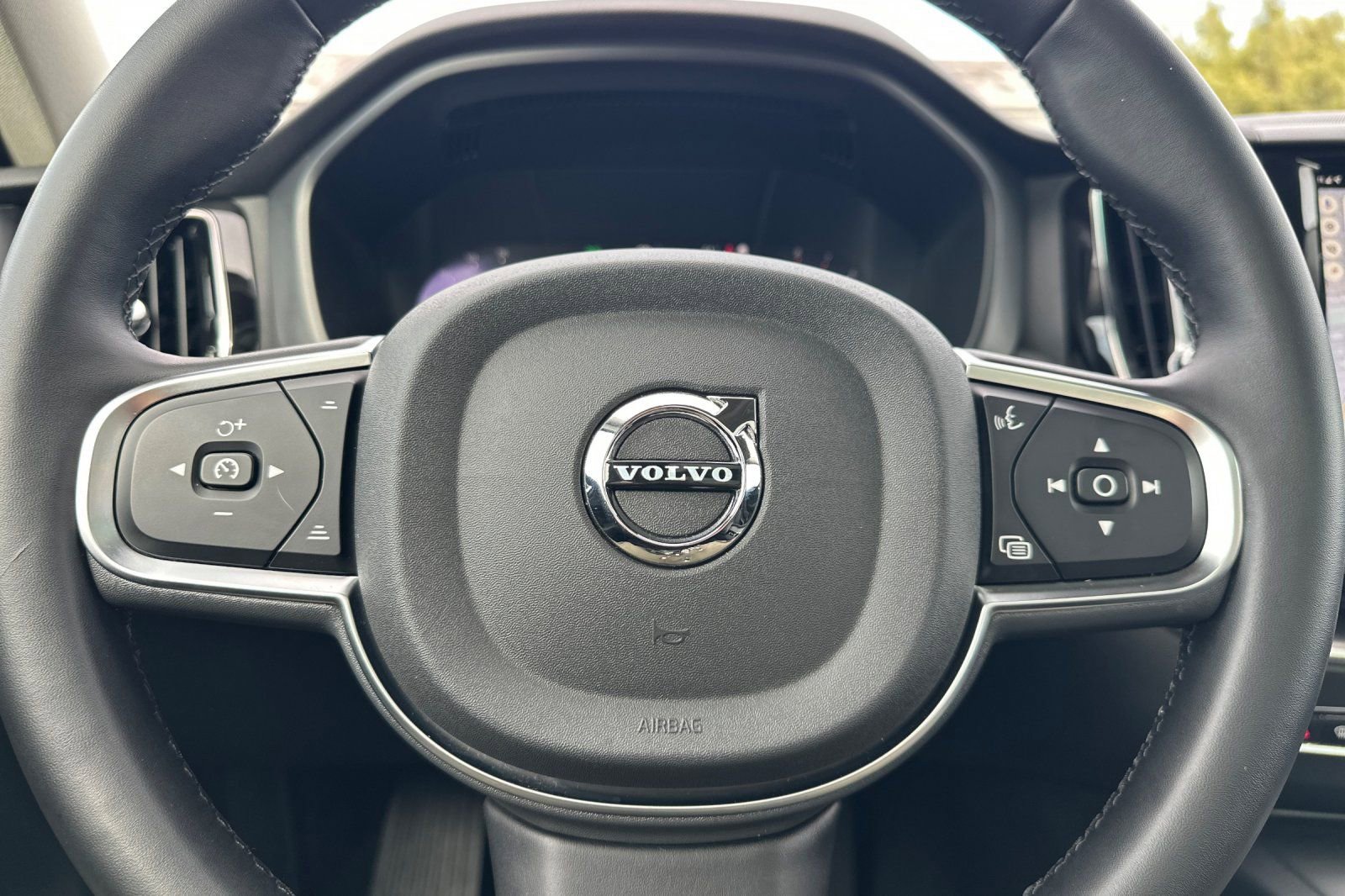 Certified 2024 Volvo XC60 B5 Core image 27