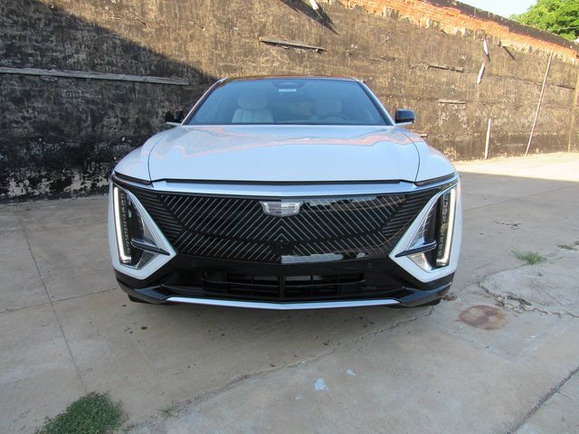 New 2025 Cadillac Lyriq Luxury RWD image 2