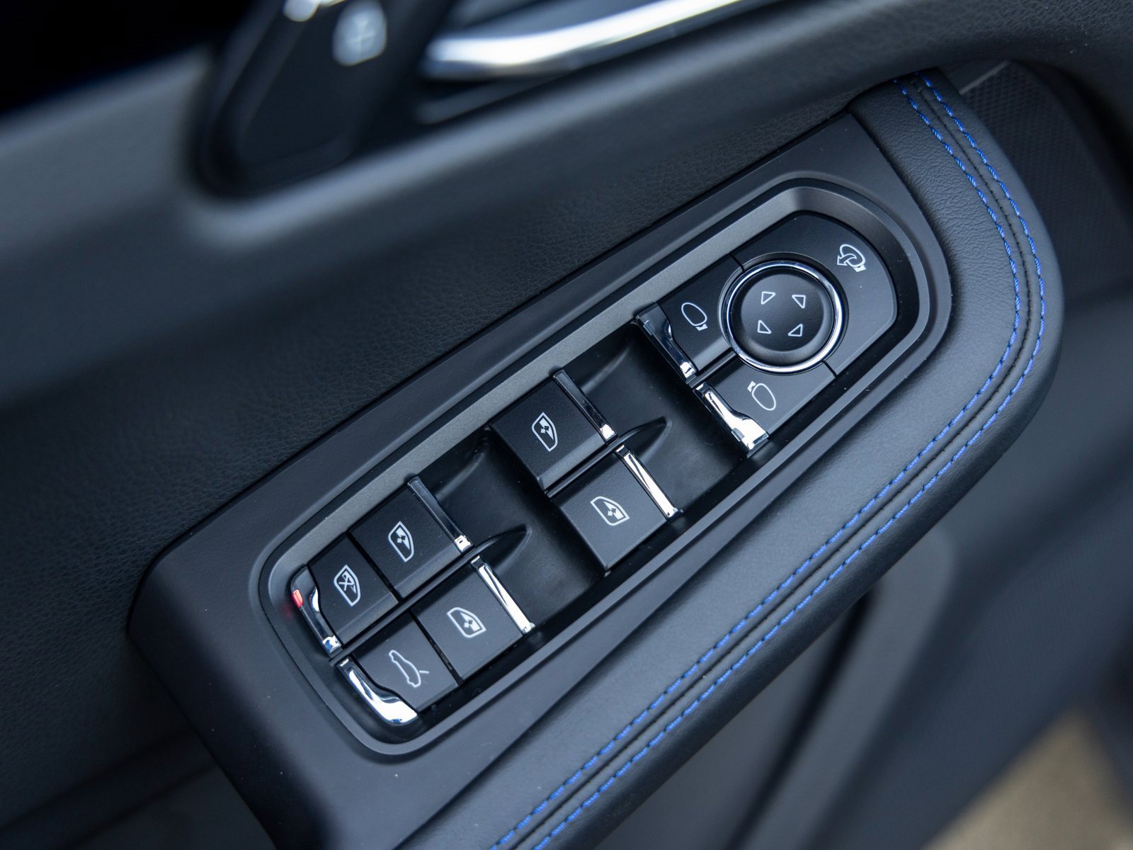 Certified 2024 Porsche Macan image 23