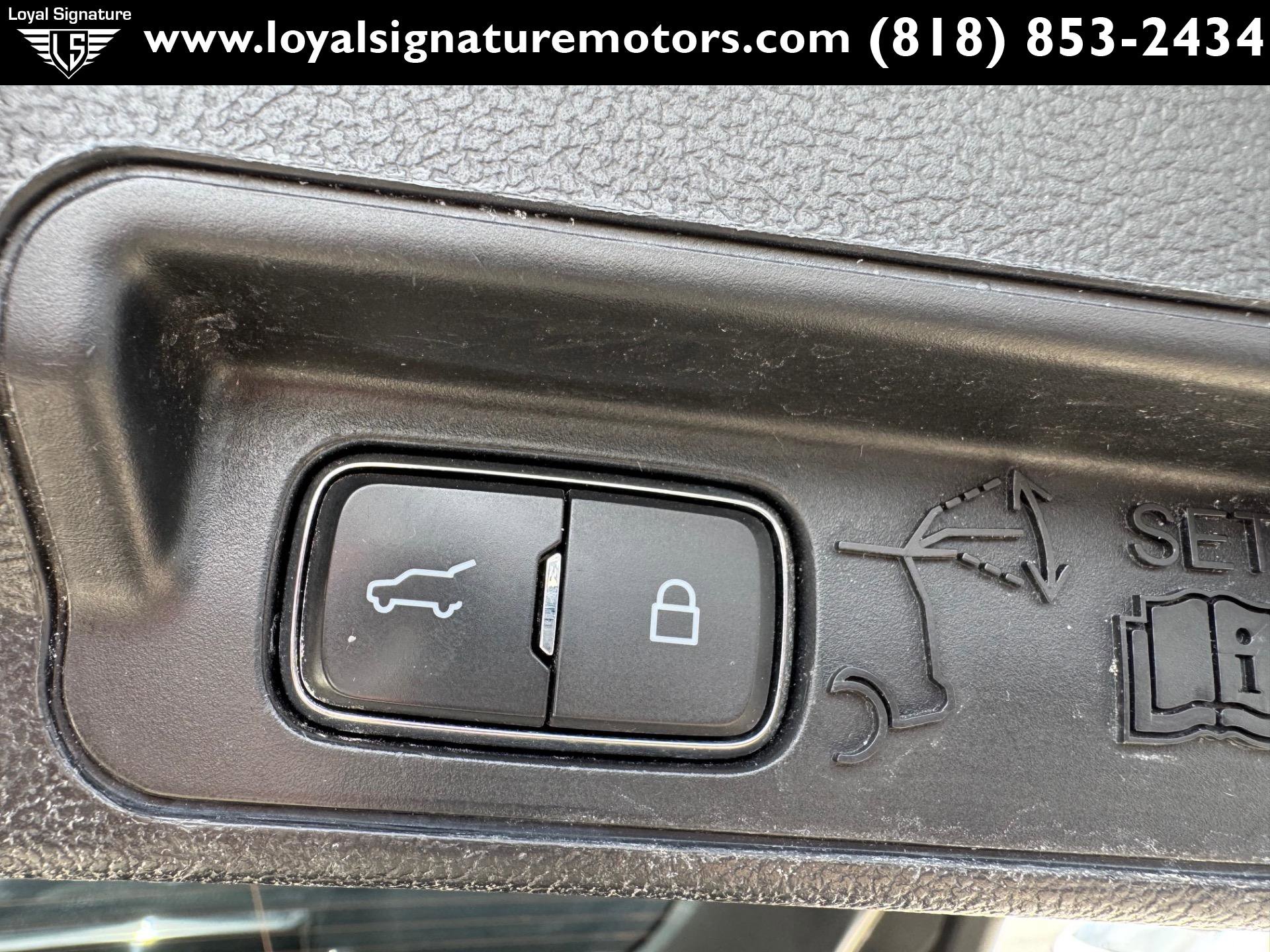 Used 2020 Ford Explorer XLT image 13