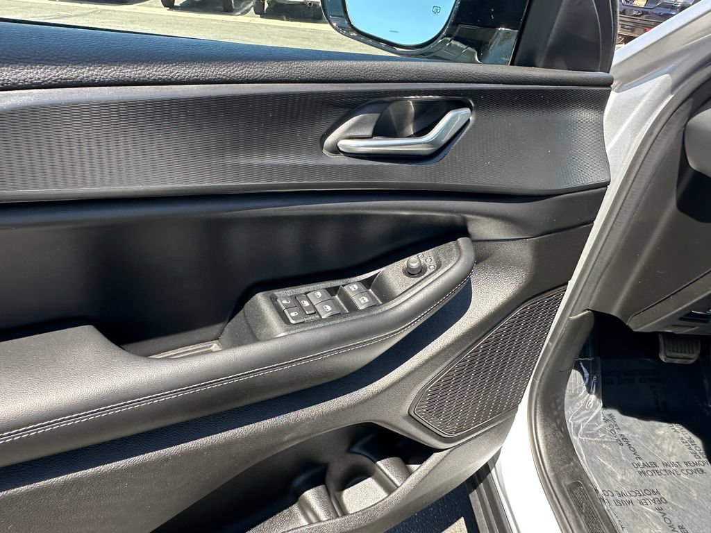Certified 2025 Jeep Grand Cherokee L Altitude AWD/4WD image 24