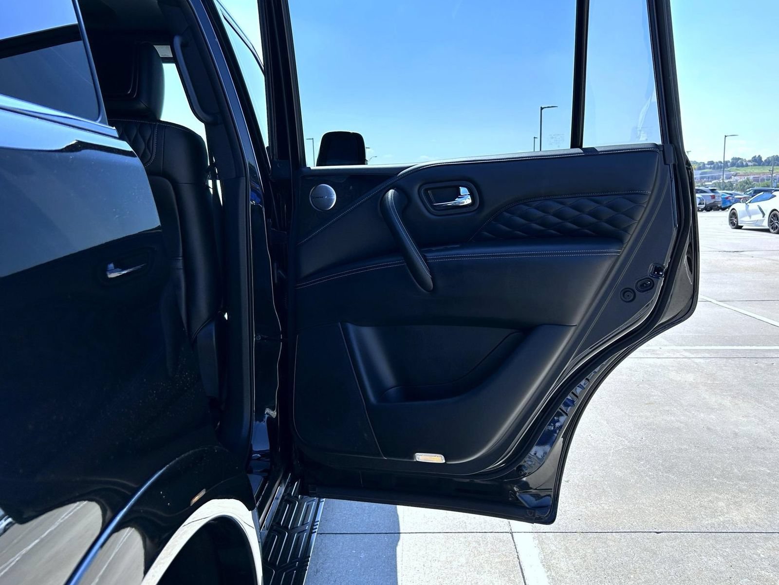Certified 2023 INFINITI QX80 Sensory w/ All-Season Package AWD/4WD image 17