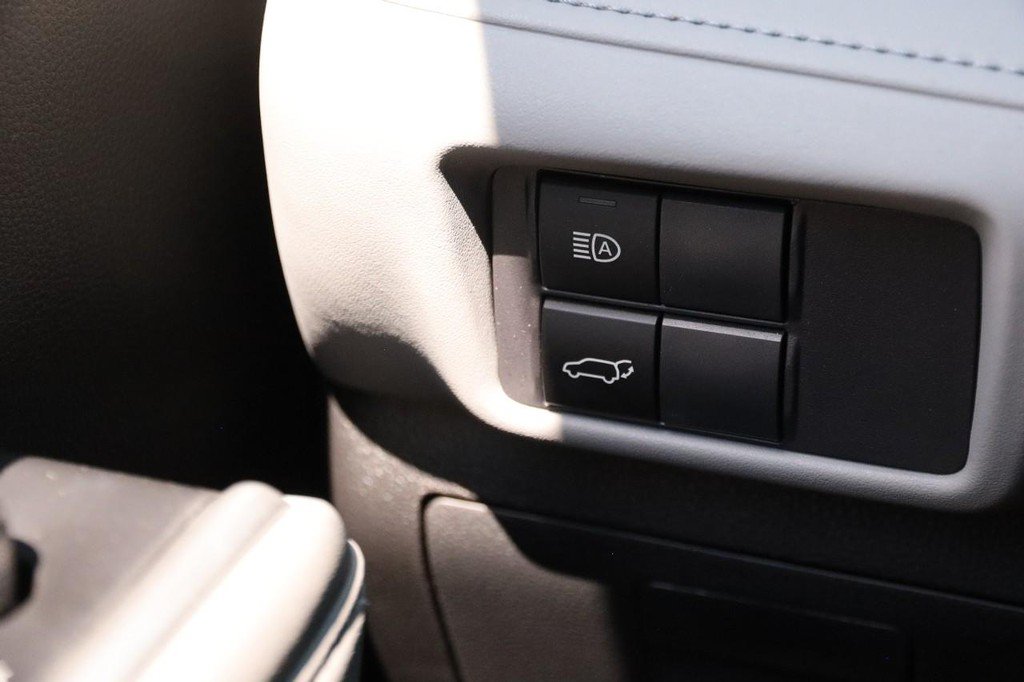 Used 2022 Toyota Highlander LE AWD/4WD image 22