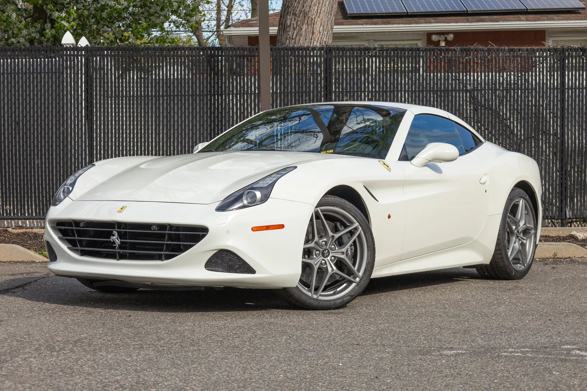 Used 2016 Ferrari California T RWD image 4