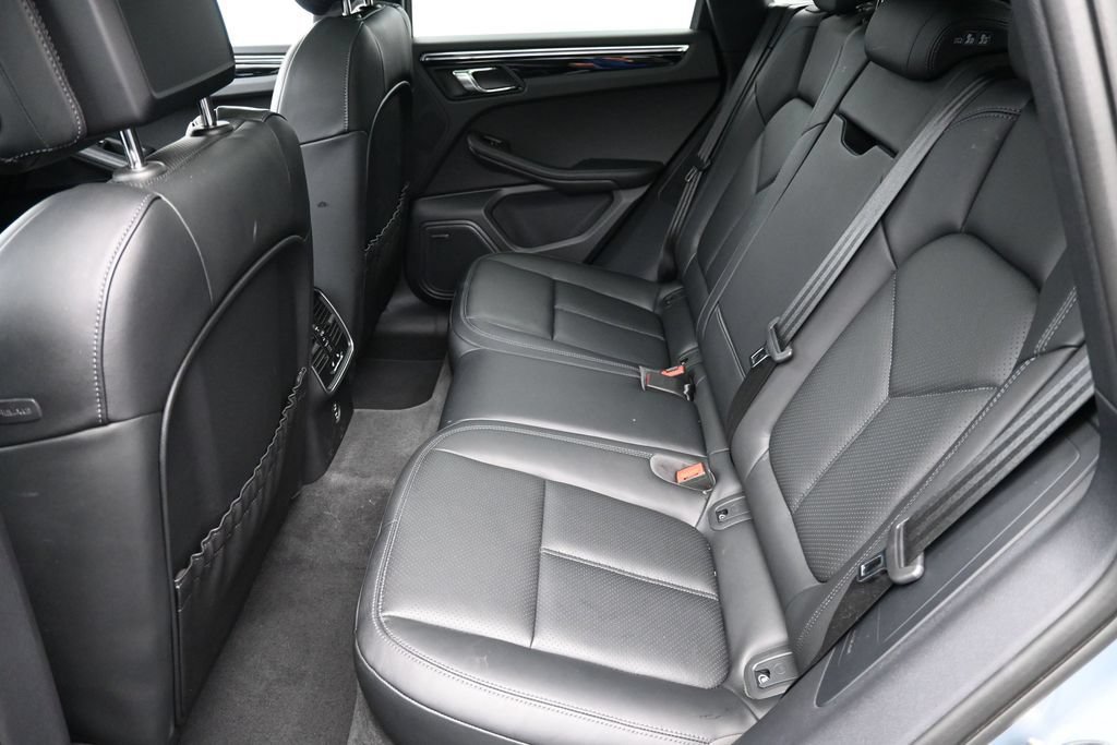Certified 2026 Porsche Macan AWD/4WD image 7