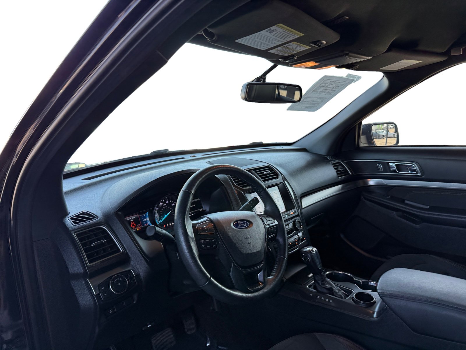 Used 2018 Ford Explorer XLT image 9