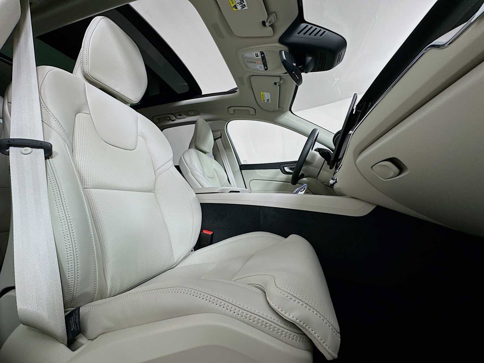 New 2026 Volvo XC60 B5 Ultra w/ Climate Package PRO image 27
