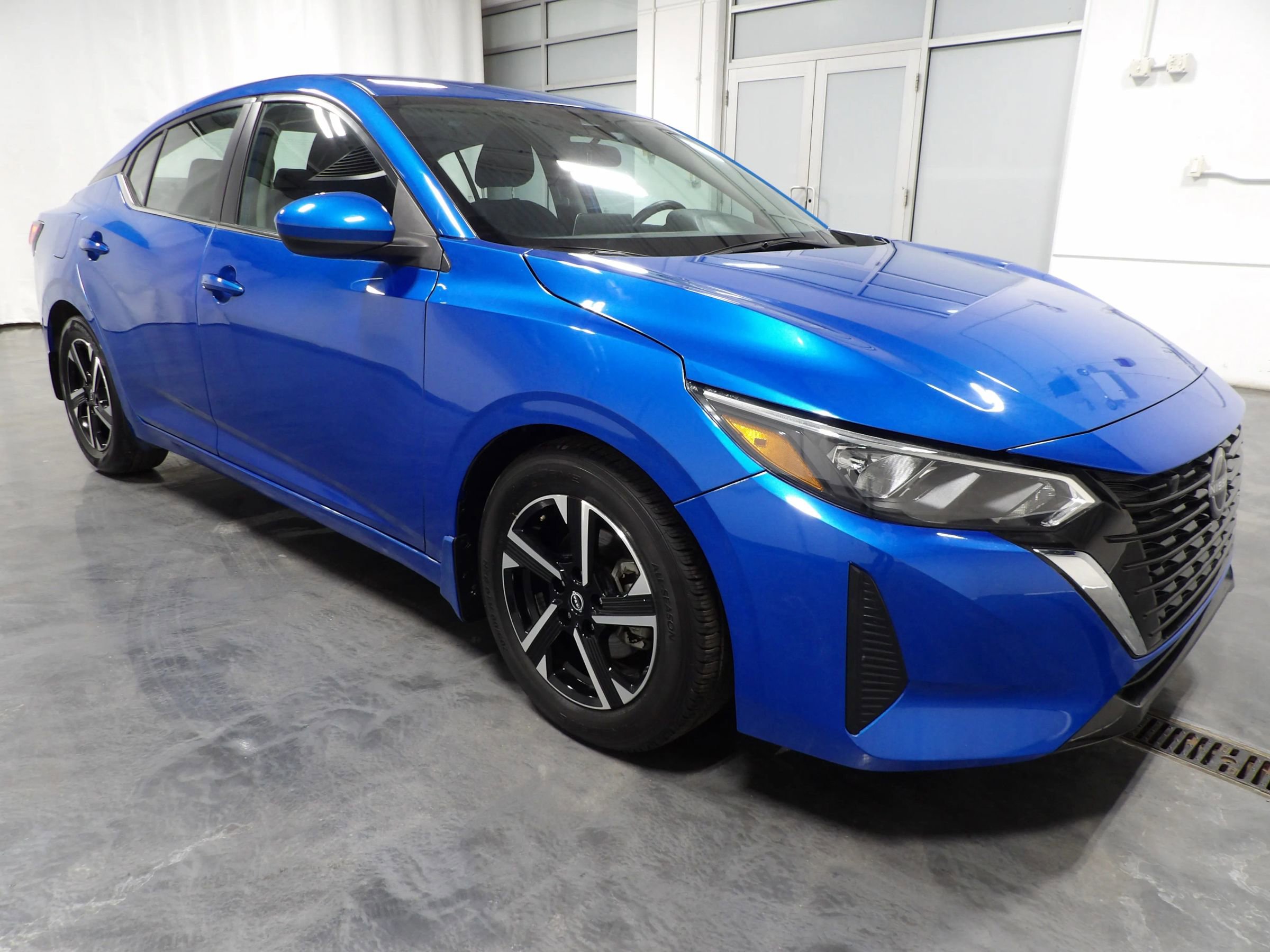 Used 2025 Nissan Sentra SV image 2