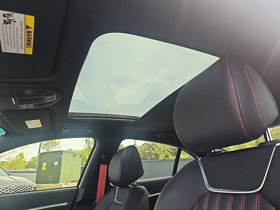 Used 2023 Genesis G70 2.0T w/ Sport Prestige Package image 31