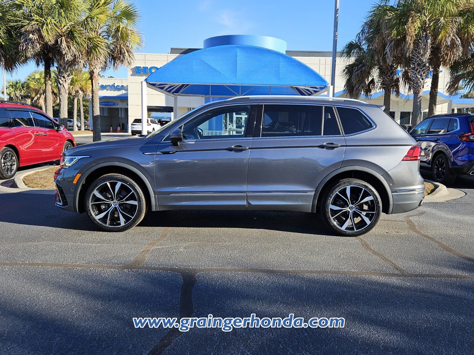 Used 2022 Volkswagen Tiguan SEL R-Line image 2
