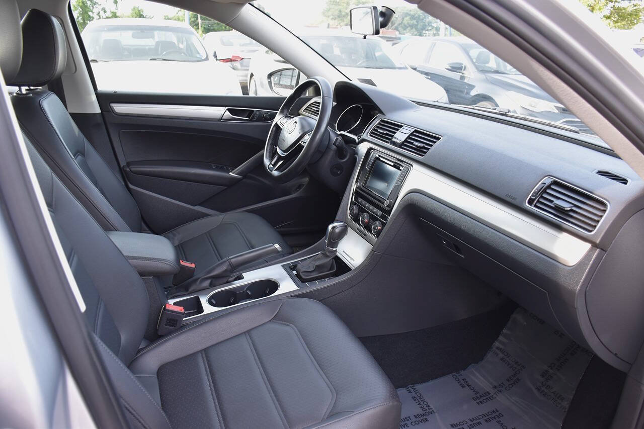 Used 2019 Volkswagen Passat 2.0T Wolfsburg w/ Wheels & Sunroof Package FWD image 14