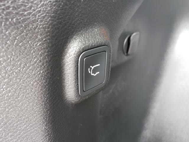 Used 2021 Jeep Cherokee Limited w/ Trailer Tow Group AWD/4WD image 10