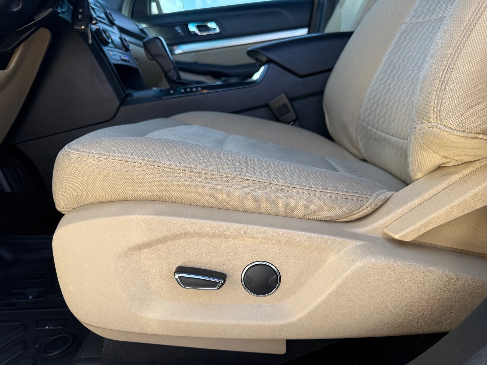 Used 2016 Ford Explorer FWD image 10