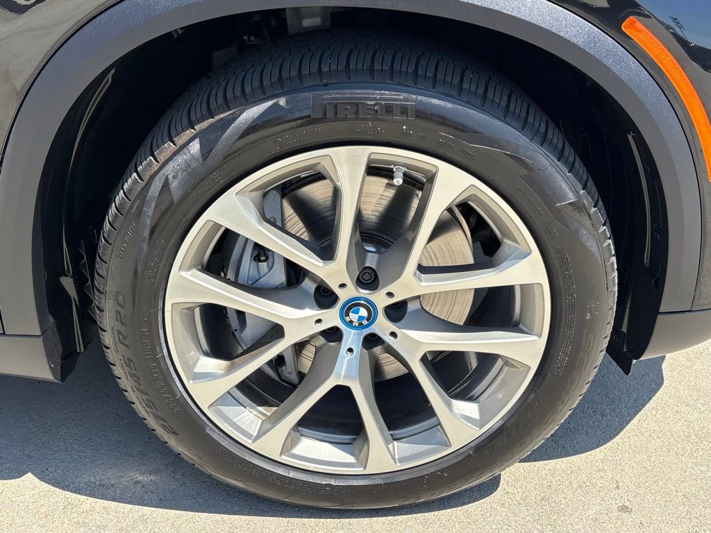 Used 2024 BMW X5 xDrive50e w/ Parking Assistance Package AWD/4WD image 29