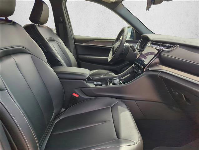 Used 2025 Jeep Grand Cherokee Limited RWD image 23