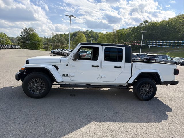 Used 2024 Jeep Gladiator Sport AWD/4WD image 8