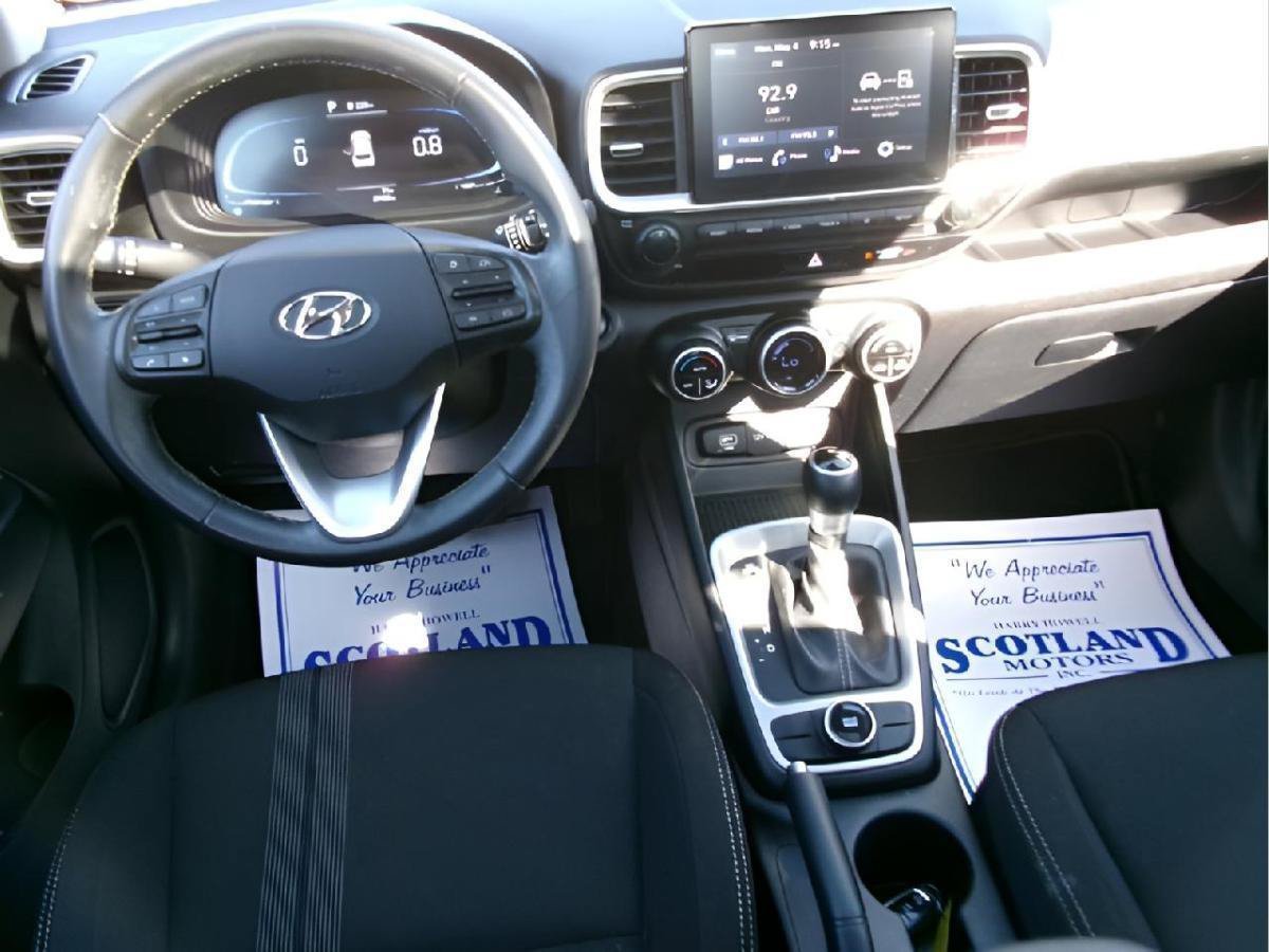Used 2025 Hyundai Venue SEL FWD image 12