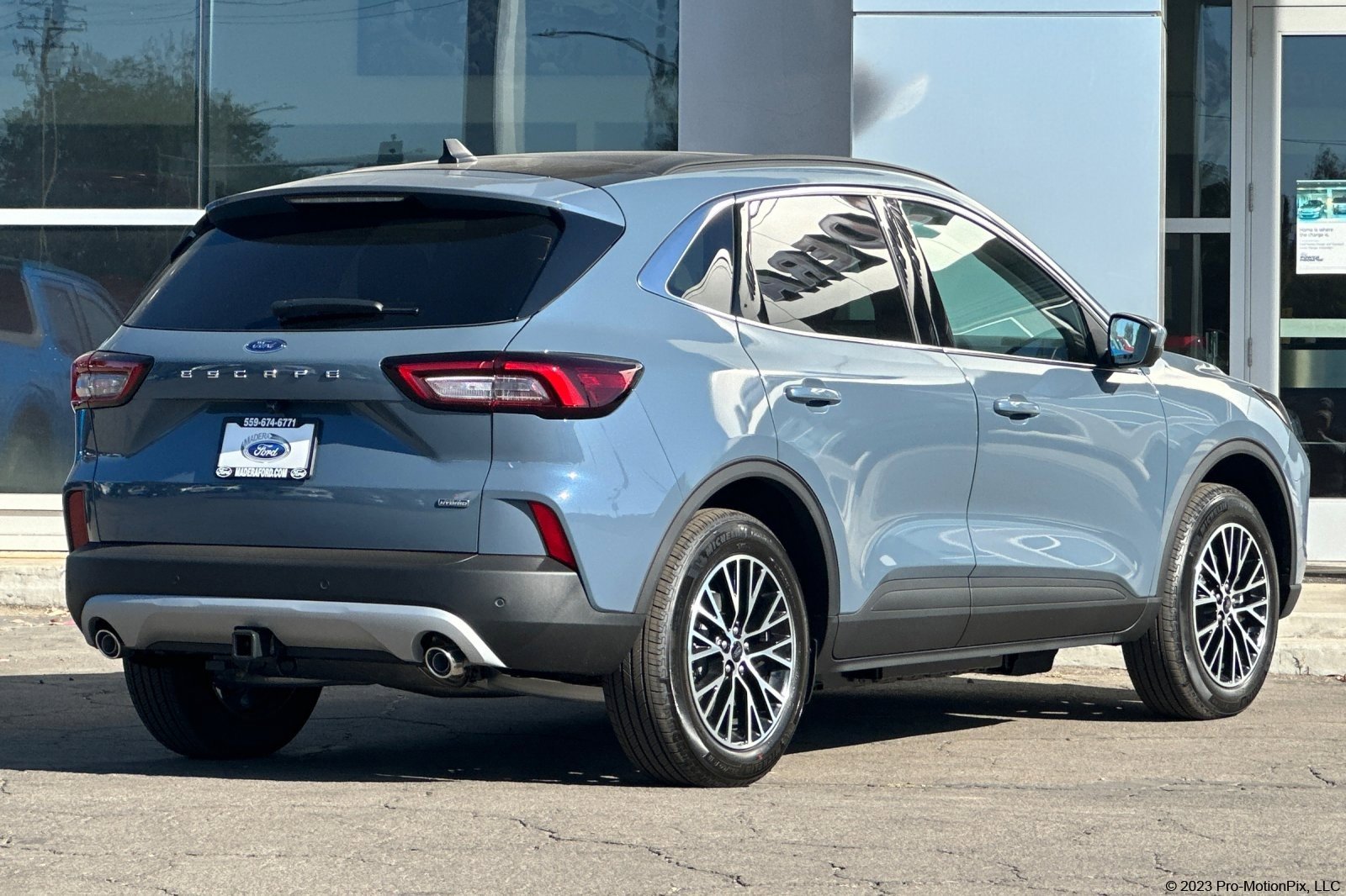 Certified 2025 Ford Escape SE w/ PHEV Premium Package image 4