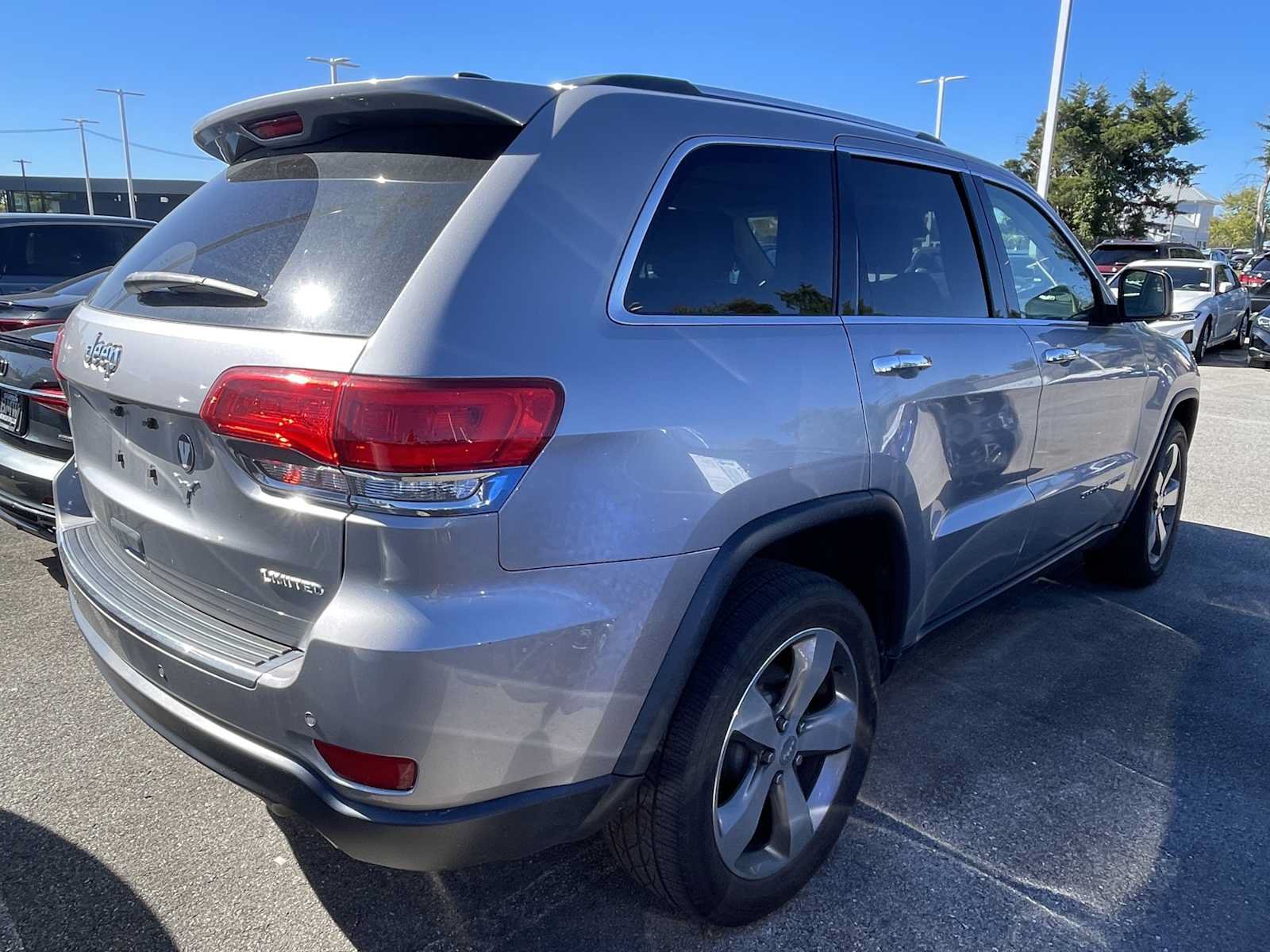 Used 2016 Jeep Grand Cherokee Limited w/ Luxury Group II AWD/4WD image 6