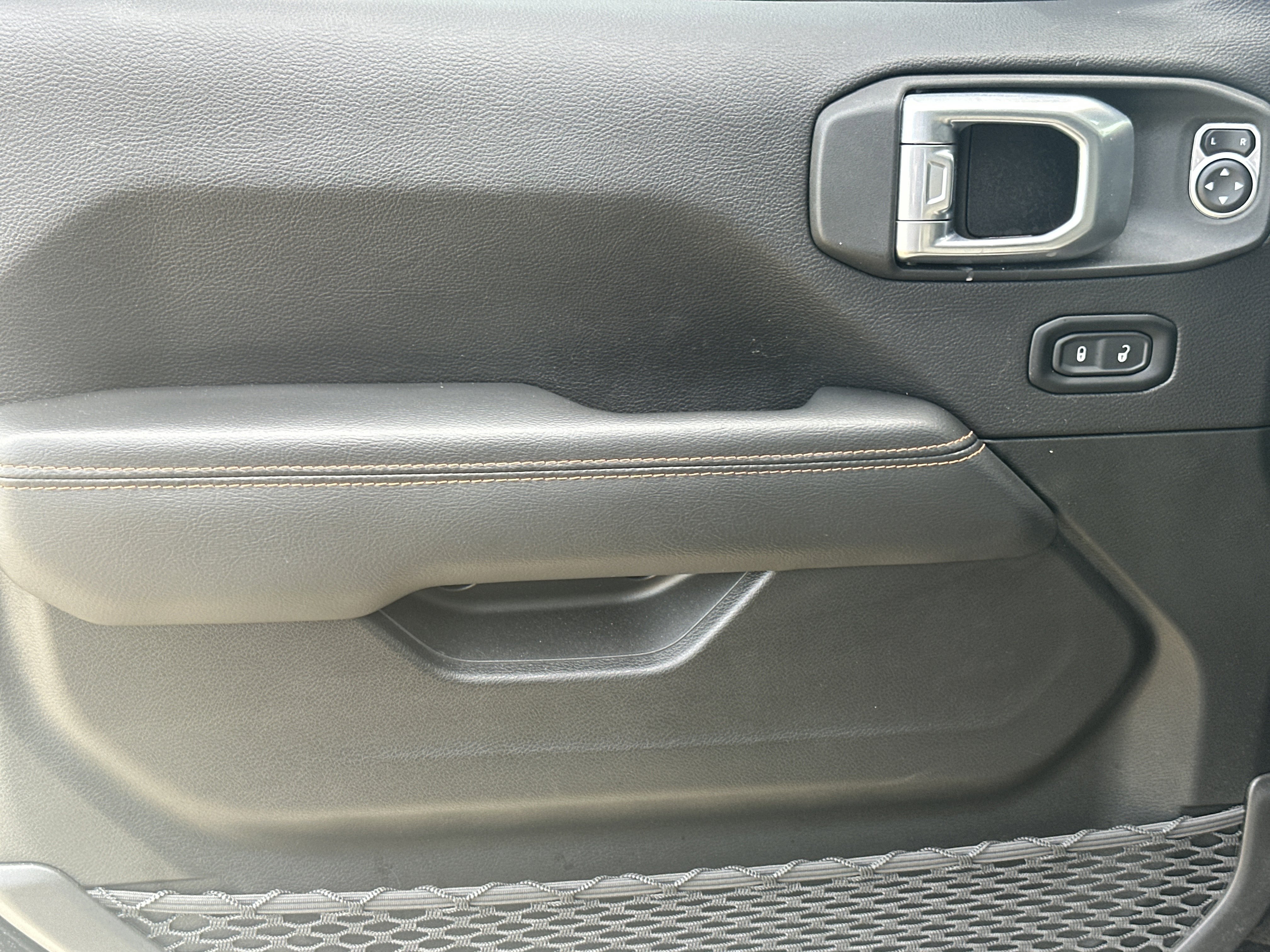 Used 2022 Jeep Gladiator Mojave w/ LED Lighting Group image 10