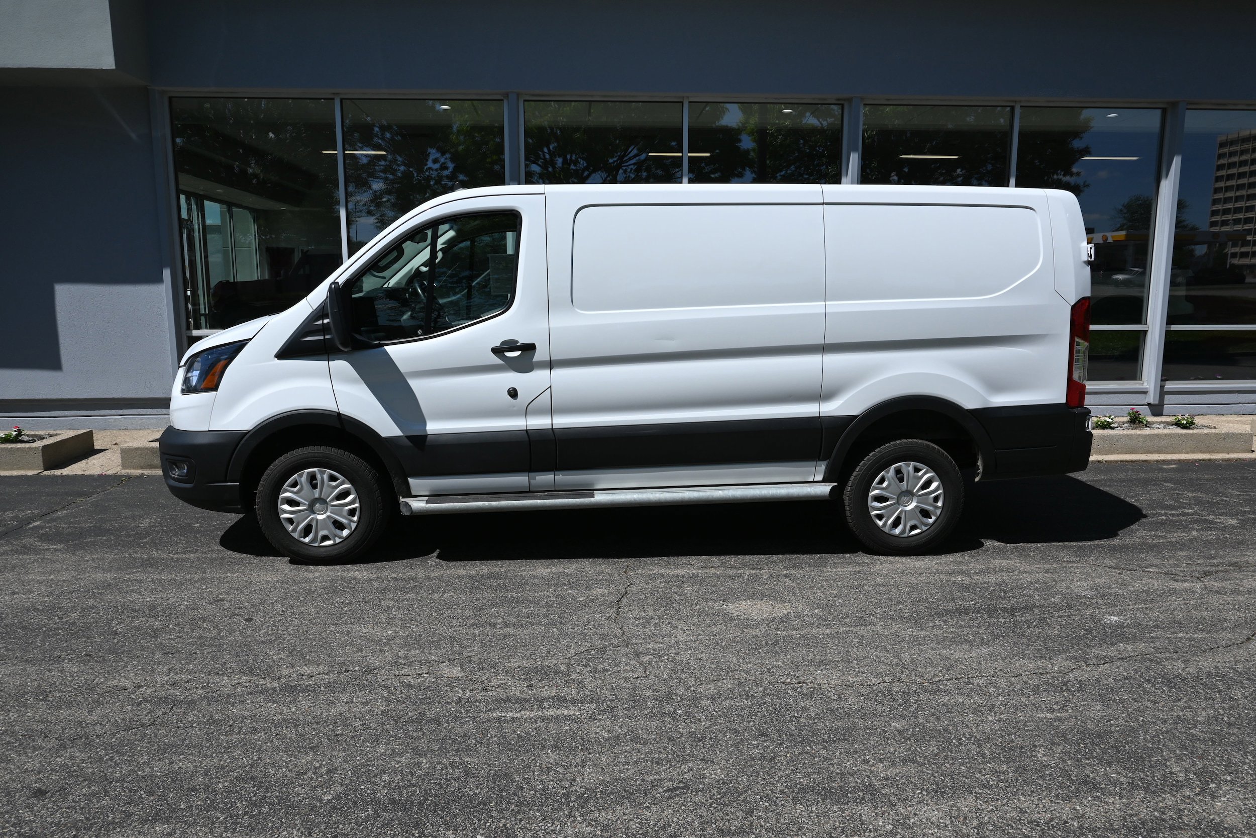 Used 2024 Ford Transit 250 Low Roof w/ Exterior Upgrade Package RWD image 2