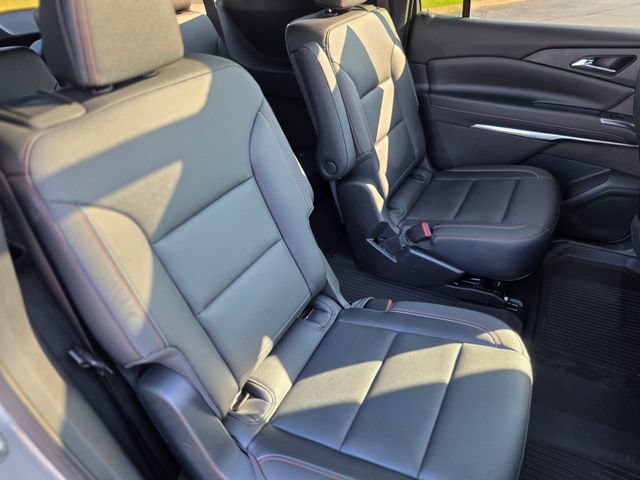 Used 2026 Chevrolet Traverse Z71 w/ LPO, Floor Liner Package AWD/4WD image 43