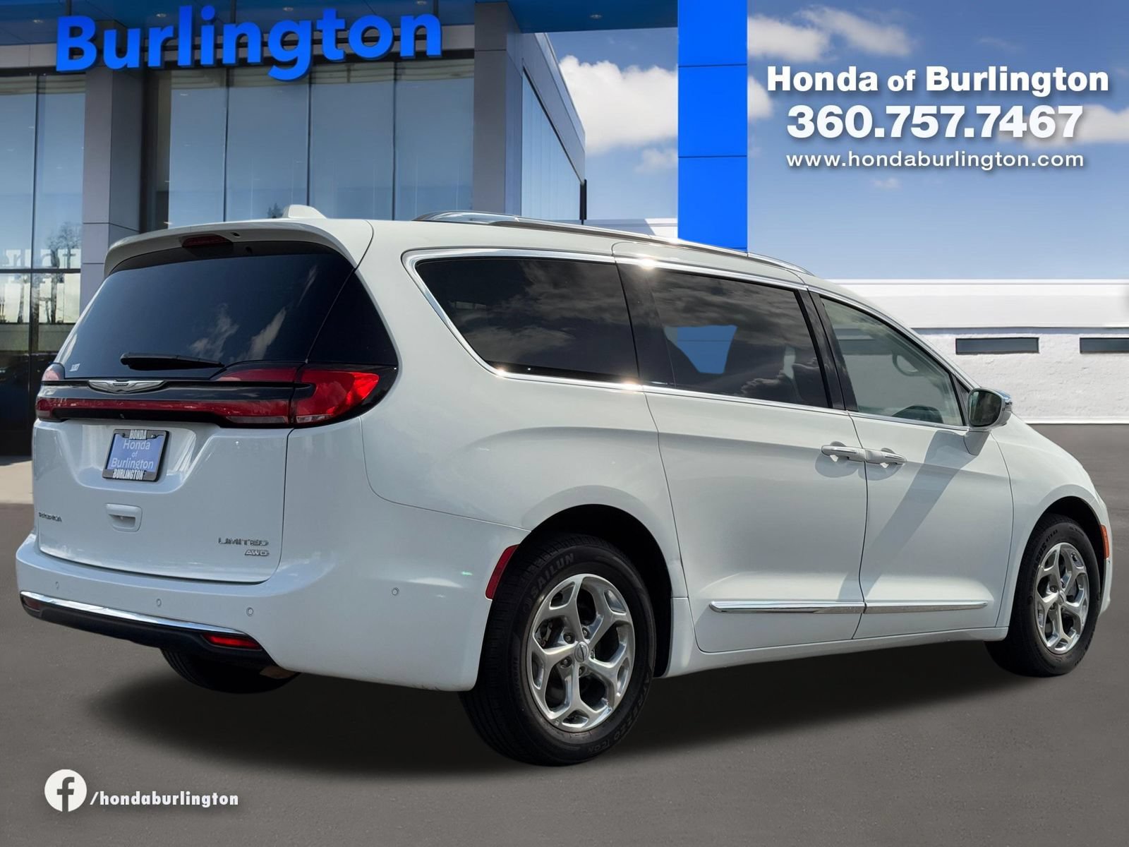 Used 2021 Chrysler Pacifica Limited w/ Premium & Safety Sphere Group AWD/4WD image 6