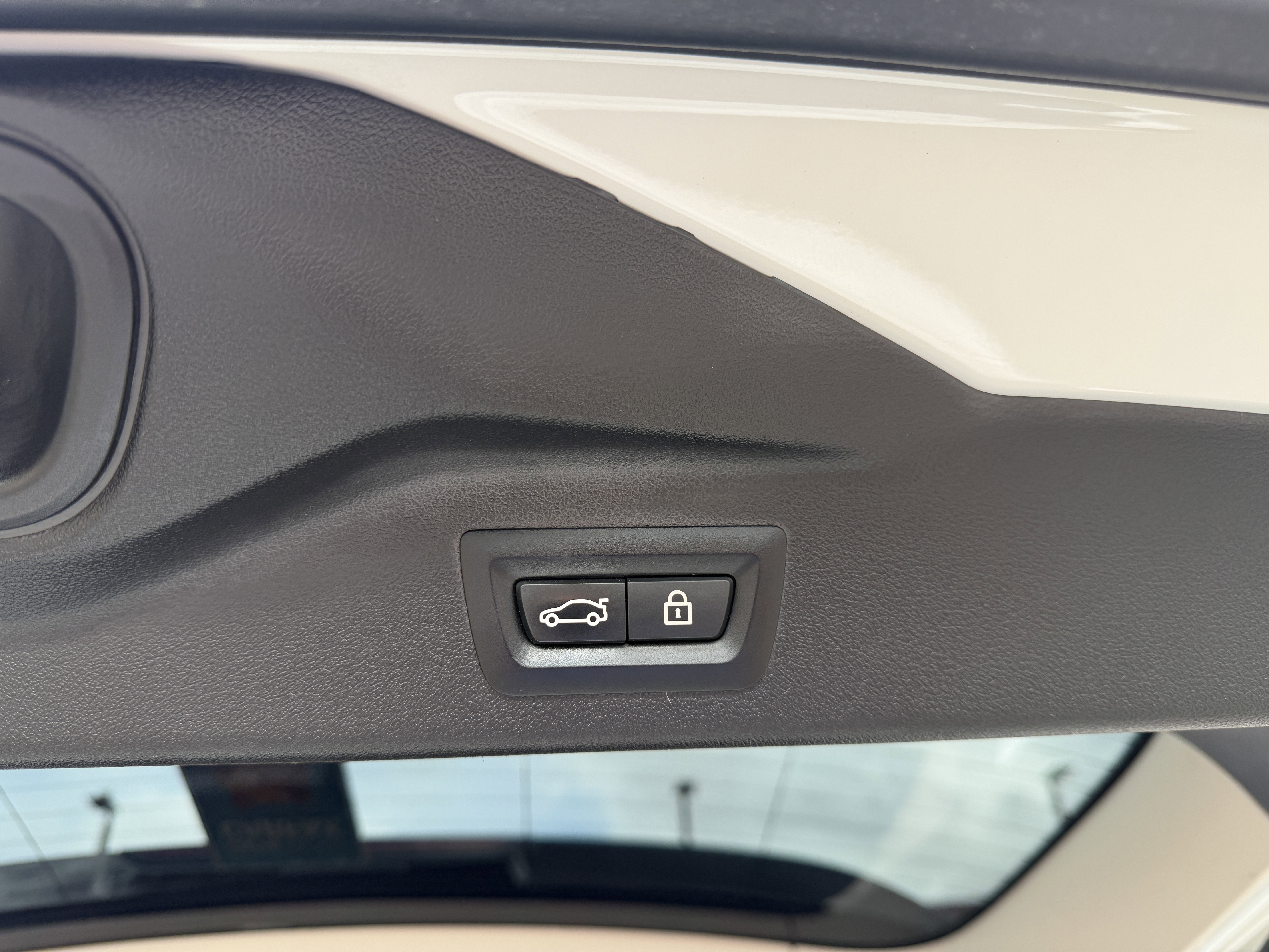 Used 2020 BMW X7 xDrive40i w/ Premium Package image 15