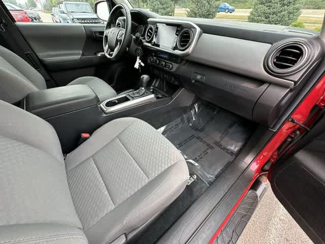 Used 2022 Toyota Tacoma SR5 AWD/4WD image 17