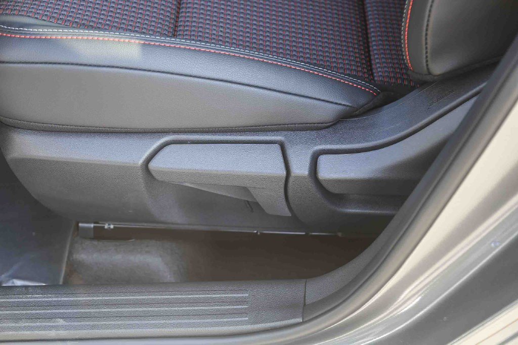 New 2026 Nissan Kicks SR FWD image 21