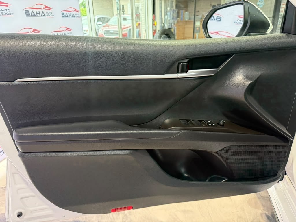 Used 2023 Toyota Camry SE FWD image 14