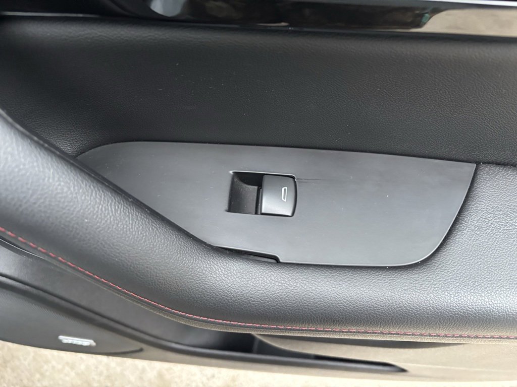 Used 2025 Chevrolet Blazer RS image 31