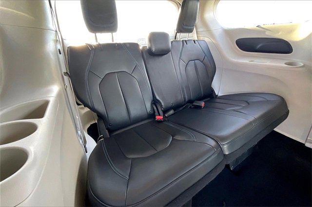 Used 2021 Chrysler Pacifica Touring-L image 29