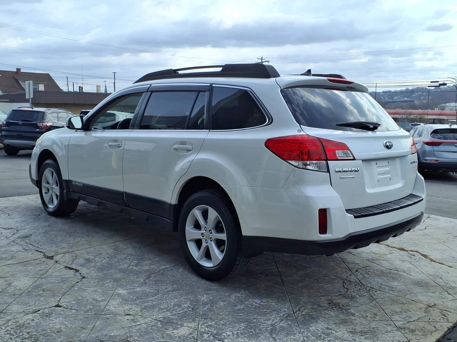 Used 2014 Subaru Outback 2.5i Premium AWD/4WD image 4
