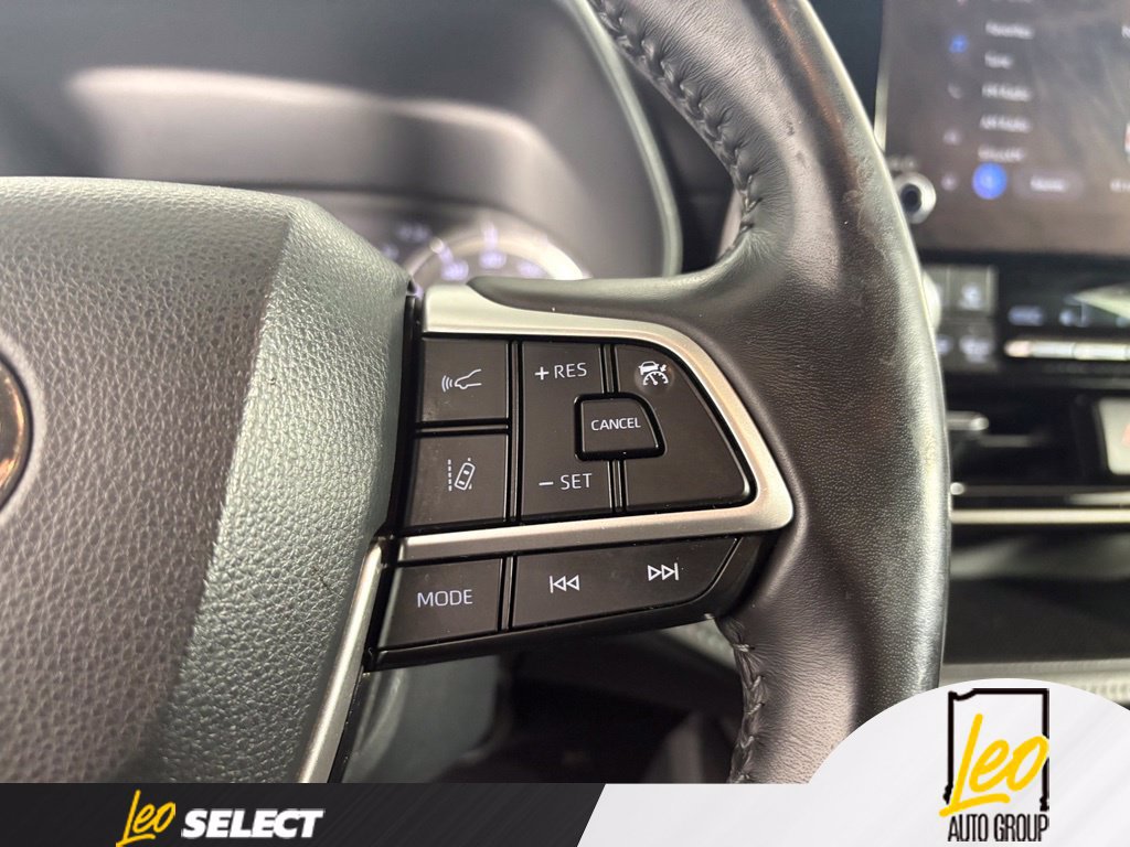 Used 2023 Toyota Highlander LE FWD image 11